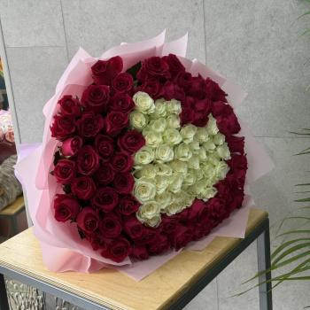 Букет из 101 розы в виде сердца