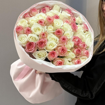51 розовых и белых Роз