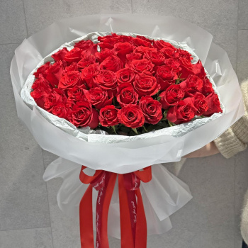 Букет из 51 красной розы