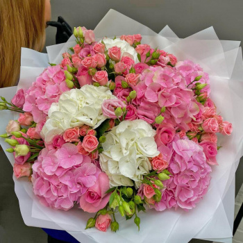 Букет MIX из 21 пиона в коробке